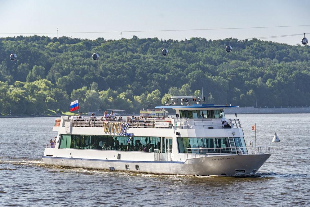 Прогулка на теплоходе "Ривер Лаунж" по Москве-реке VIP